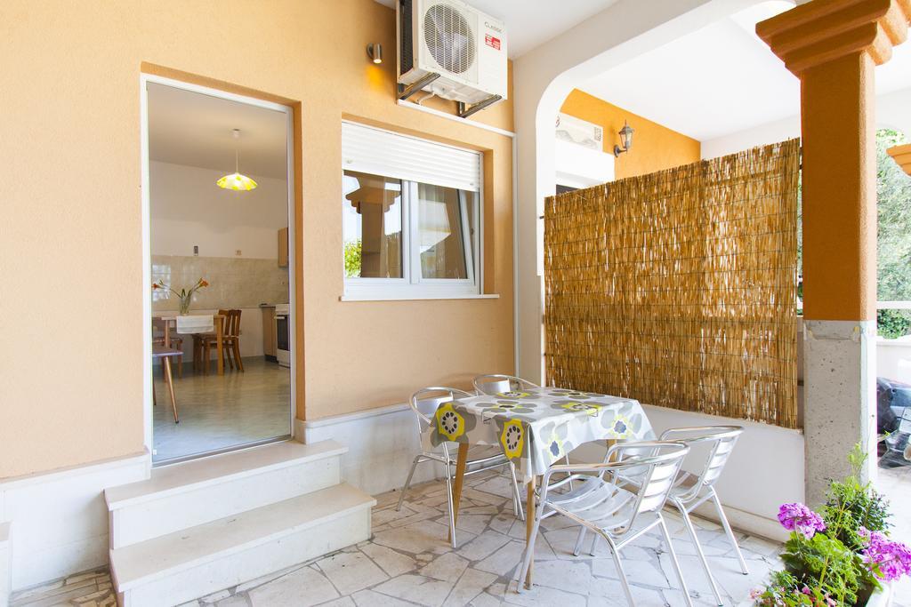 Apartment Mikulic Duće Kültér fotó
